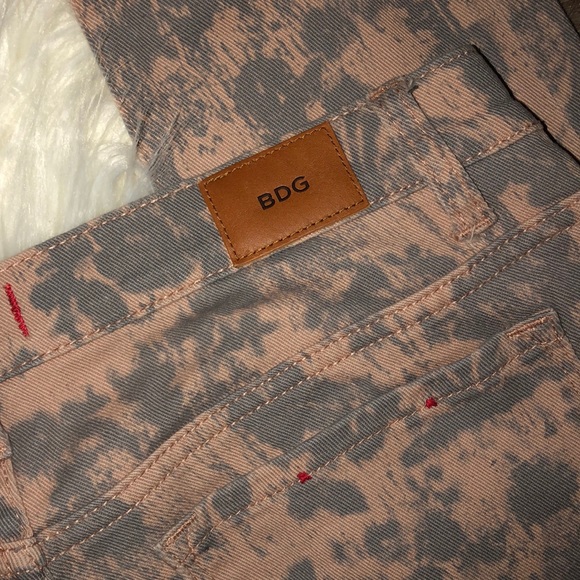 BDG JEAN PANT 27 WOMEN’S FLORAL GREY PINK SLIM LEG - Picture 2 of 3